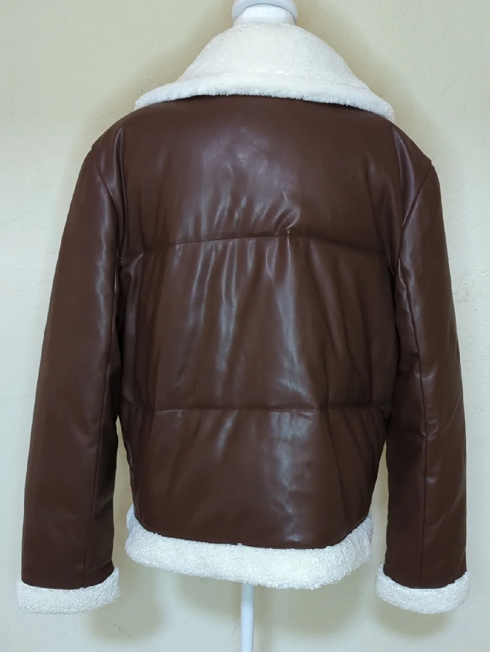 LIKE NEW Levi's Brown Faux Fur Long Sleeve zippered Sherpa Jacket Size XL